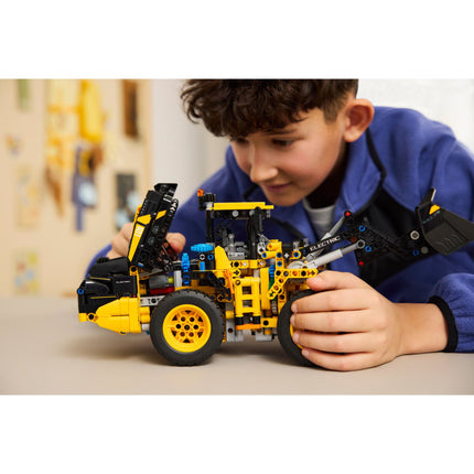 LEGO TECHNIC Volvo L120 Electric Radlader